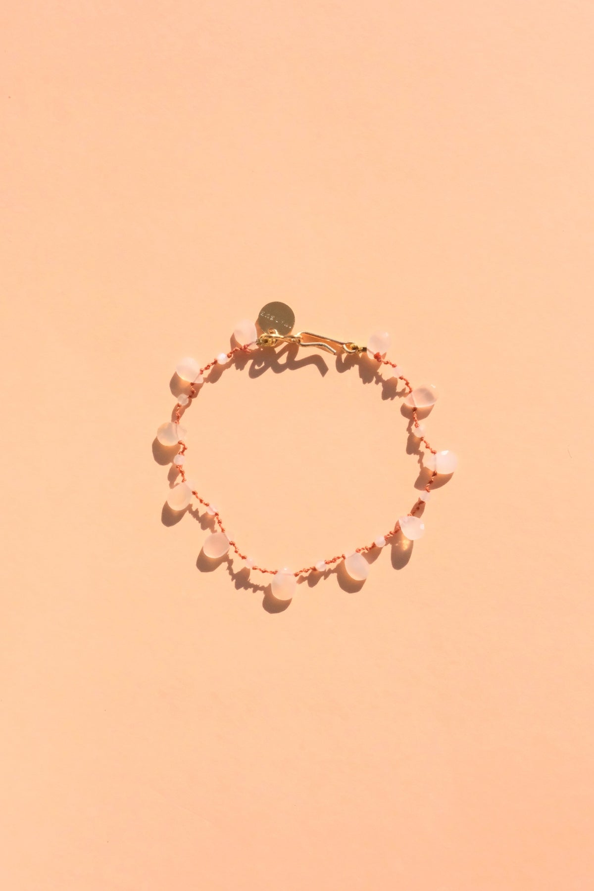 Bracelet Alcyona DB en pierre de lune facettes sur cordon — IVARENE Paris