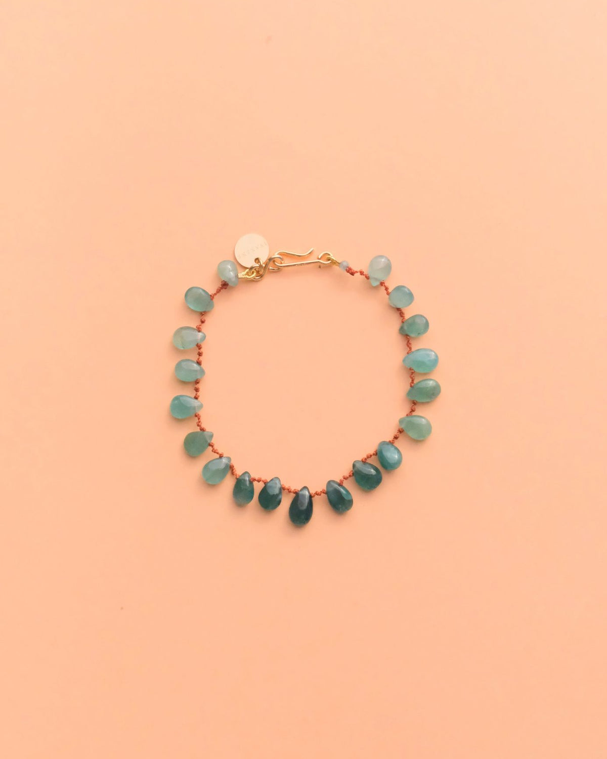 Bracelet Osprey en grandidiérite, gouttes lisses sur cordon — IVARENE Paris