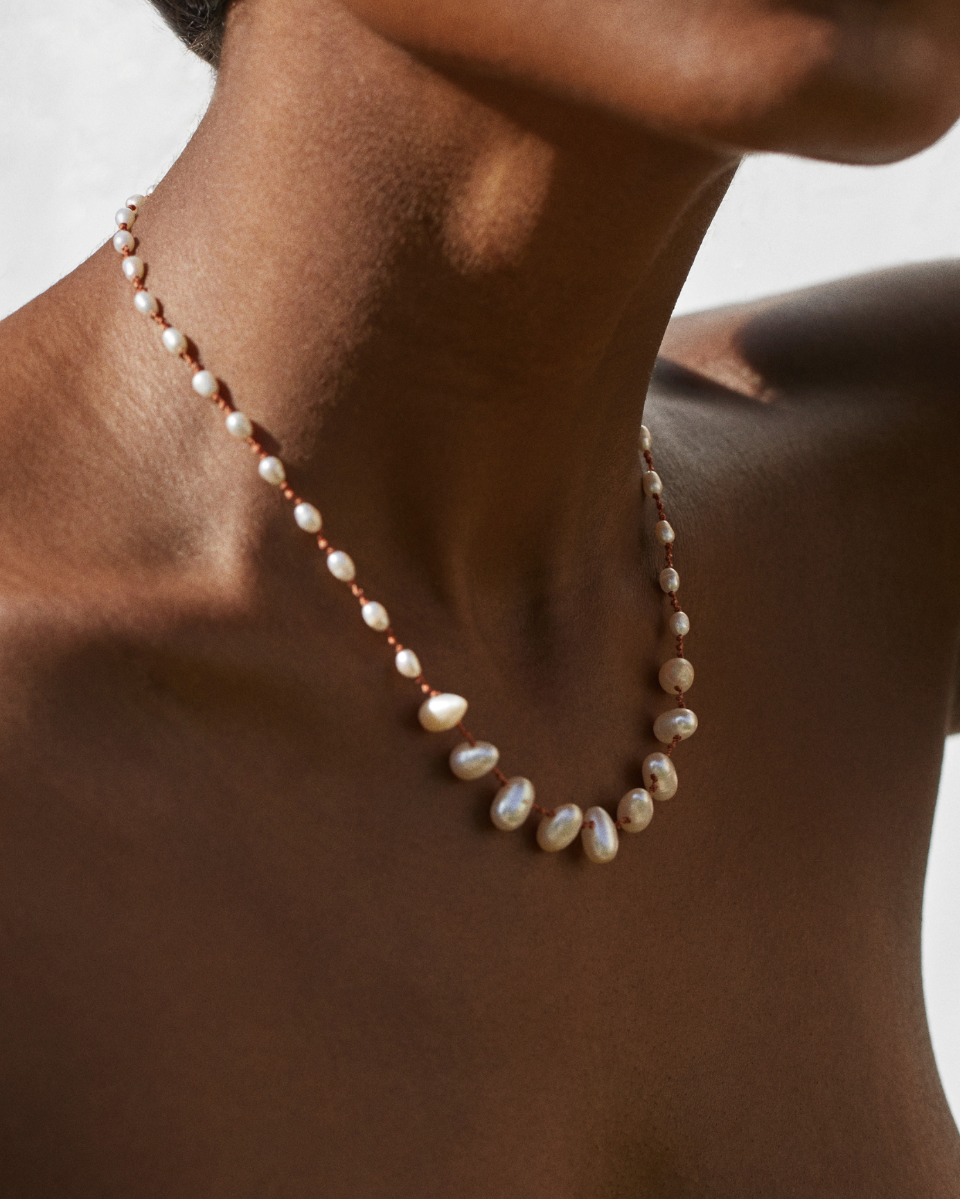 Collier 'Bird' Drops & Beads en perles blanches – bijou artisanal