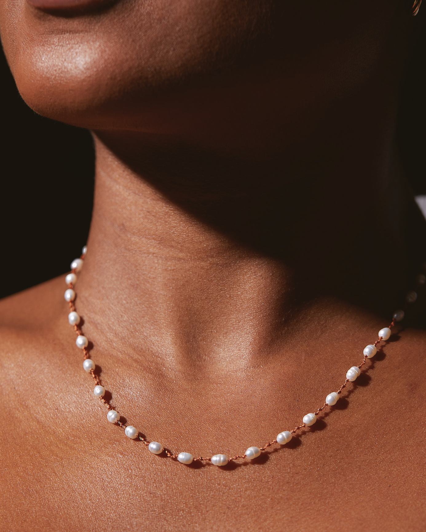 Collier 'Bird Mini' avec perles blanches – bijou délicat fait main