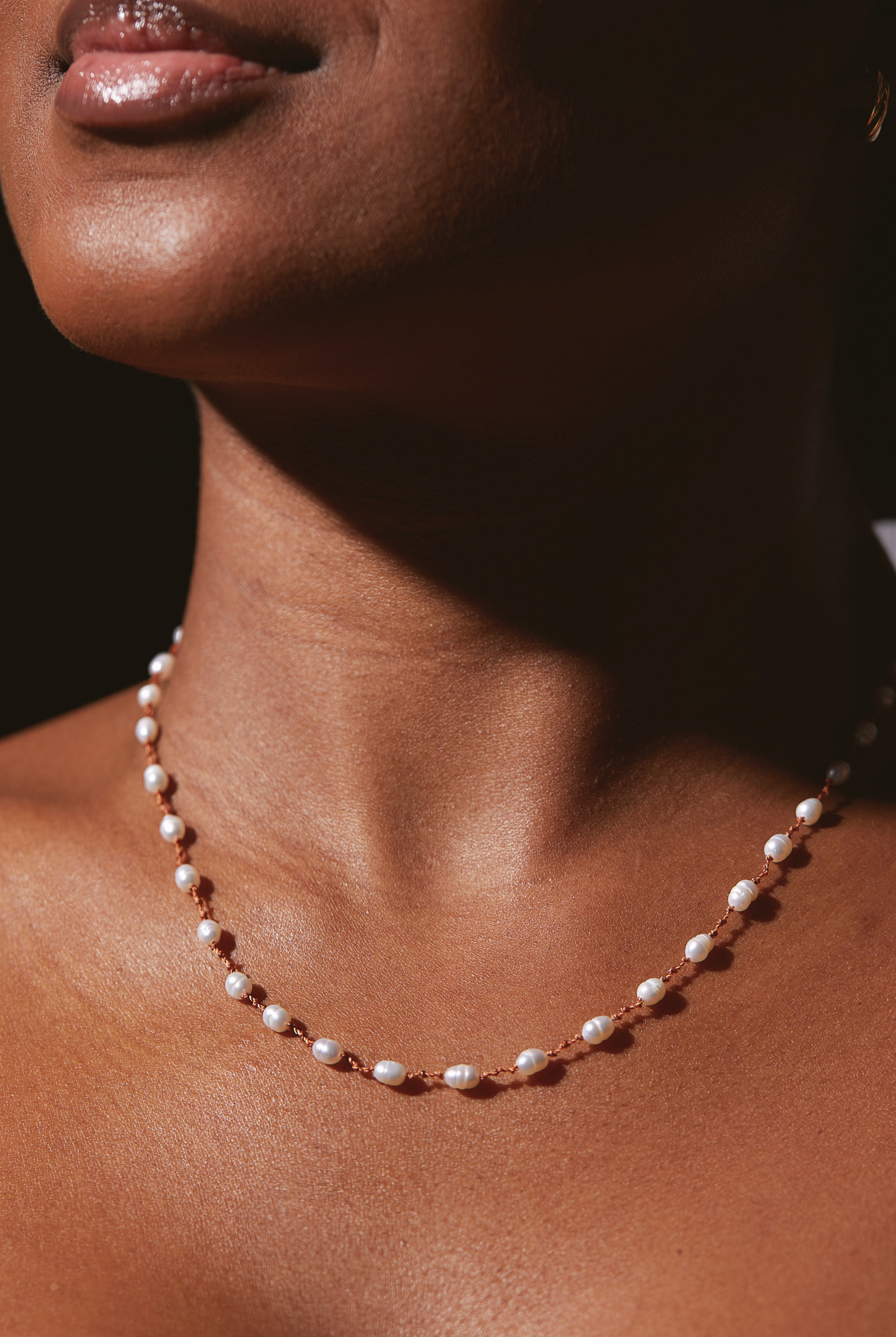 Collier 'Bird Mini' avec perles blanches – bijou délicat fait main