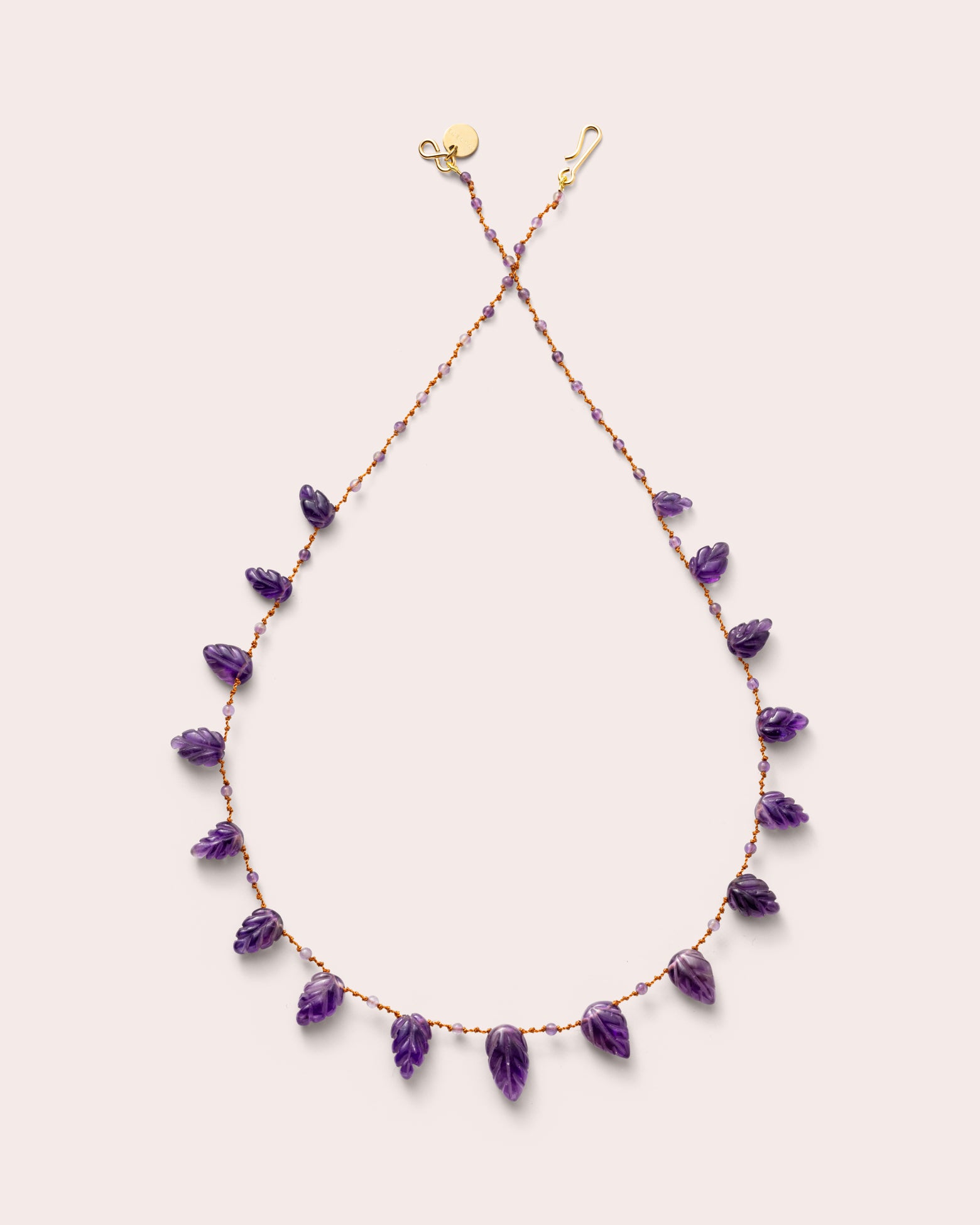 Collier Niilo Feuille améthyste – bijou sculpté et poétique