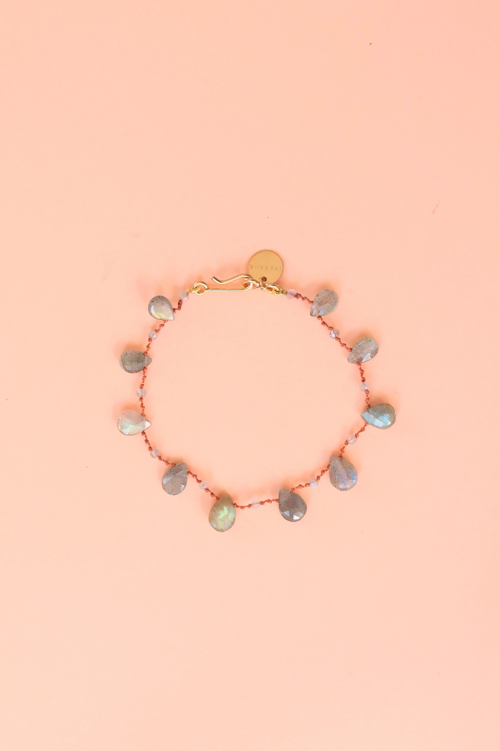 Bracelet en labradorite sur cordon — IVARENE Paris