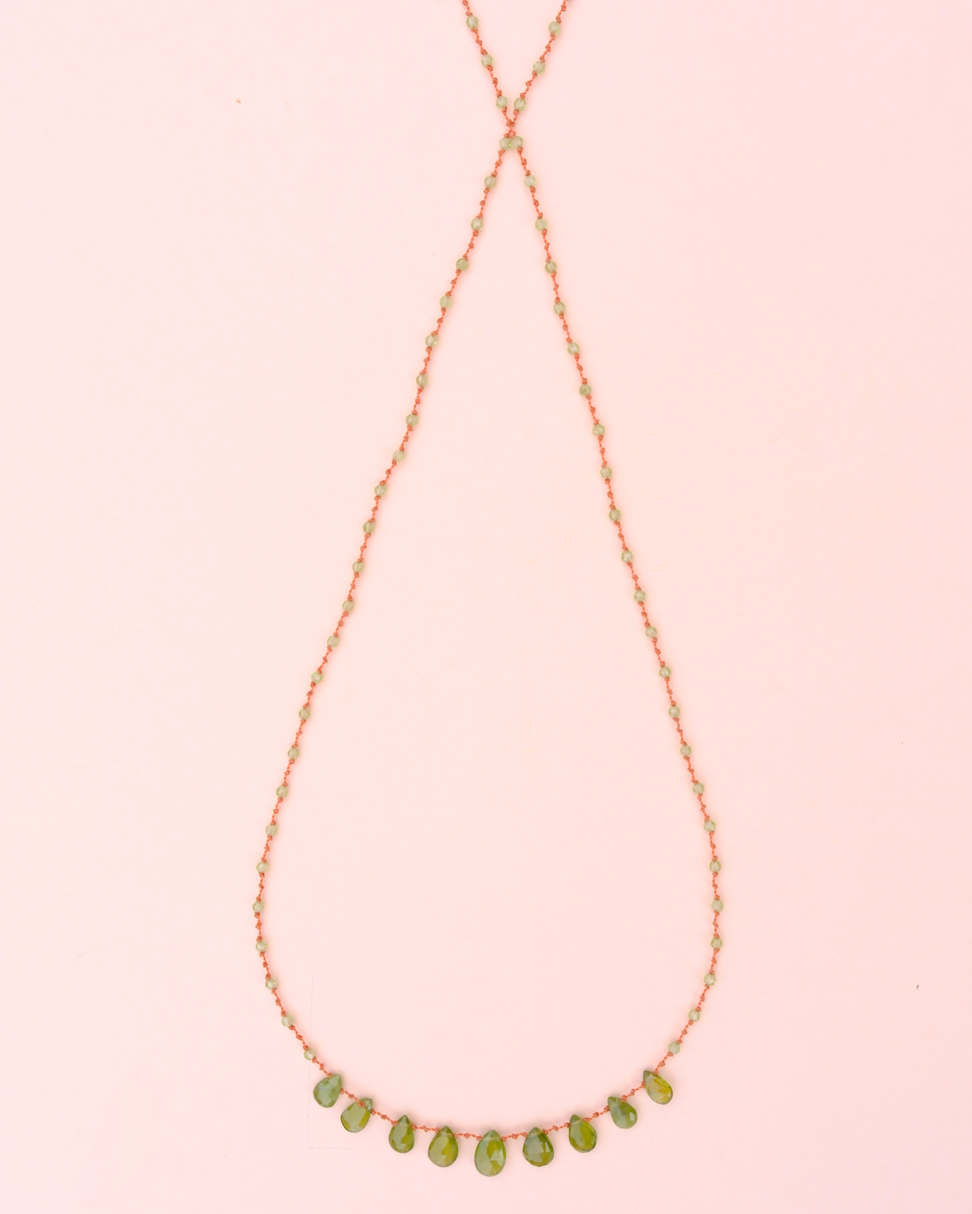 Collier en vésuvianite sur cordon — IVARENE Paris