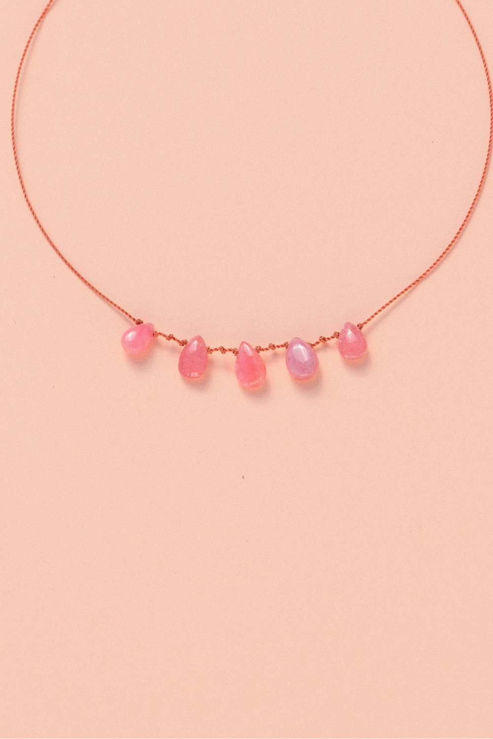Collier en rhodocrosite sur cordon — IVARENE Paris
