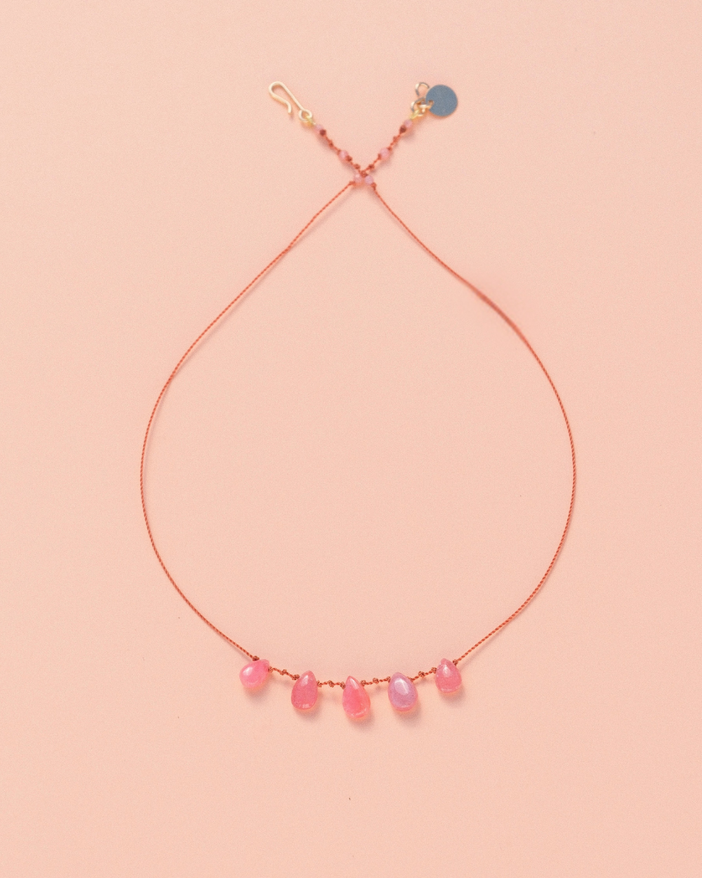 Collier en rhodocrosite sur cordon — IVARENE Paris