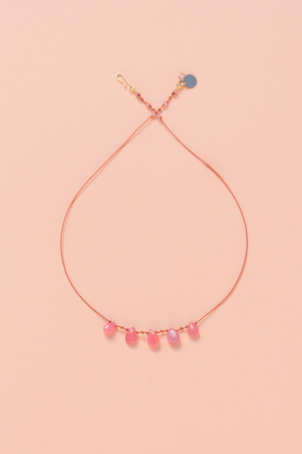 Collier en rhodocrosite sur cordon — IVARENE Paris