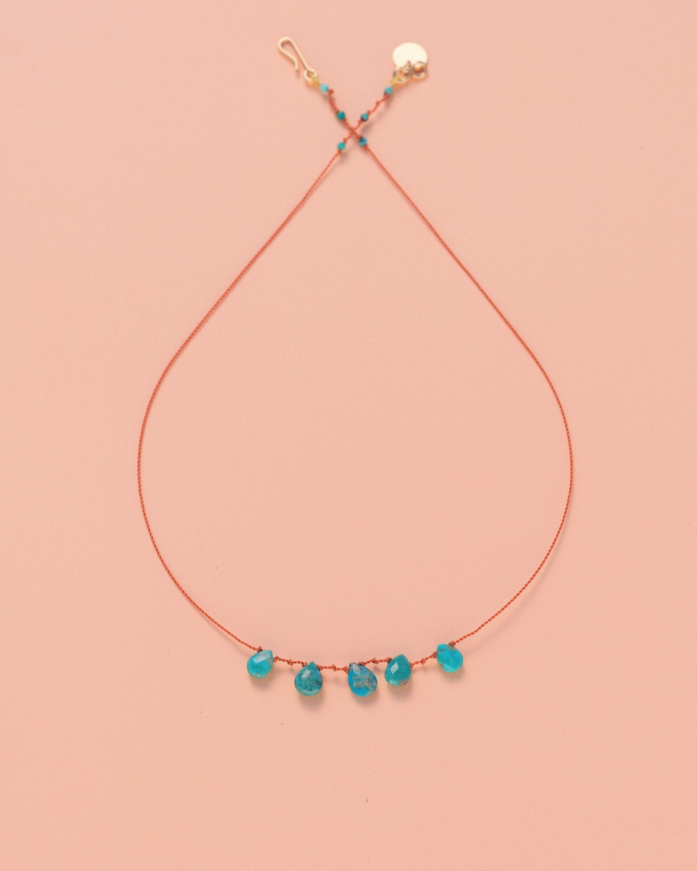 Collier en turquoise sur cordon — IVARENE Paris