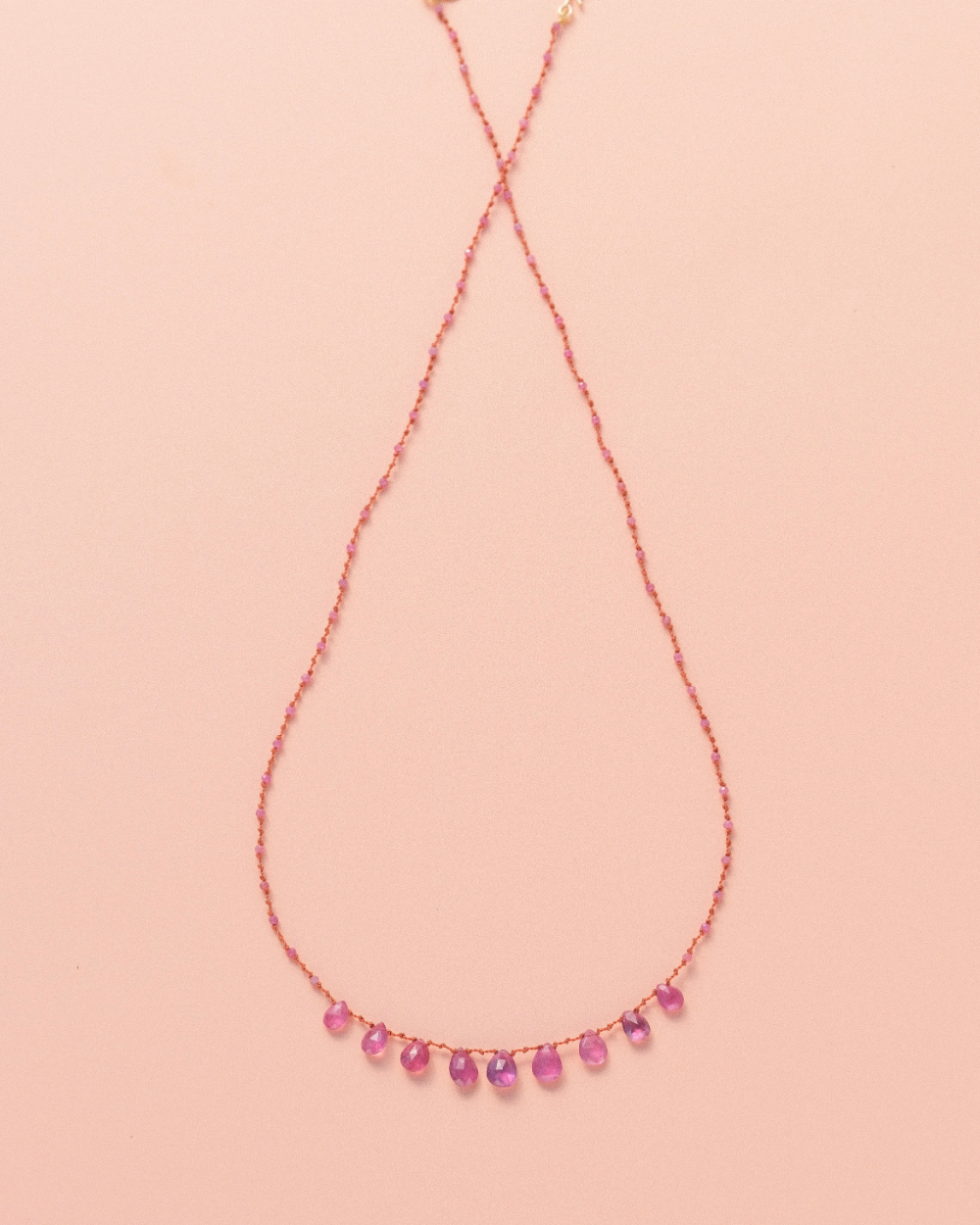 Collier 9 gouttes en saphir rose sur cordon — IVARENE Paris