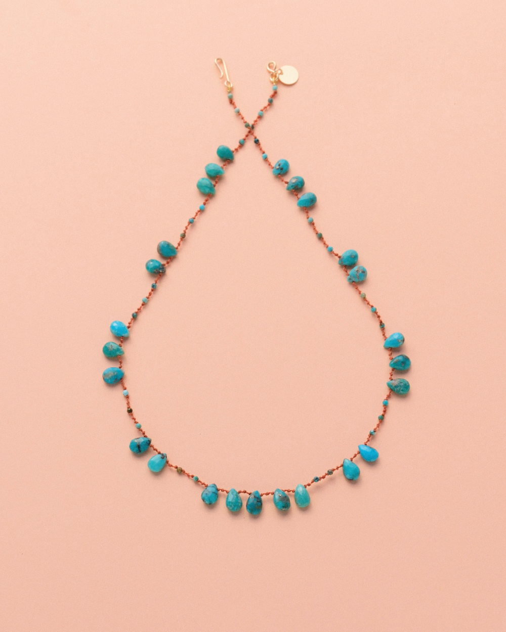 Collier en turquoise sur cordon — IVARENE Paris