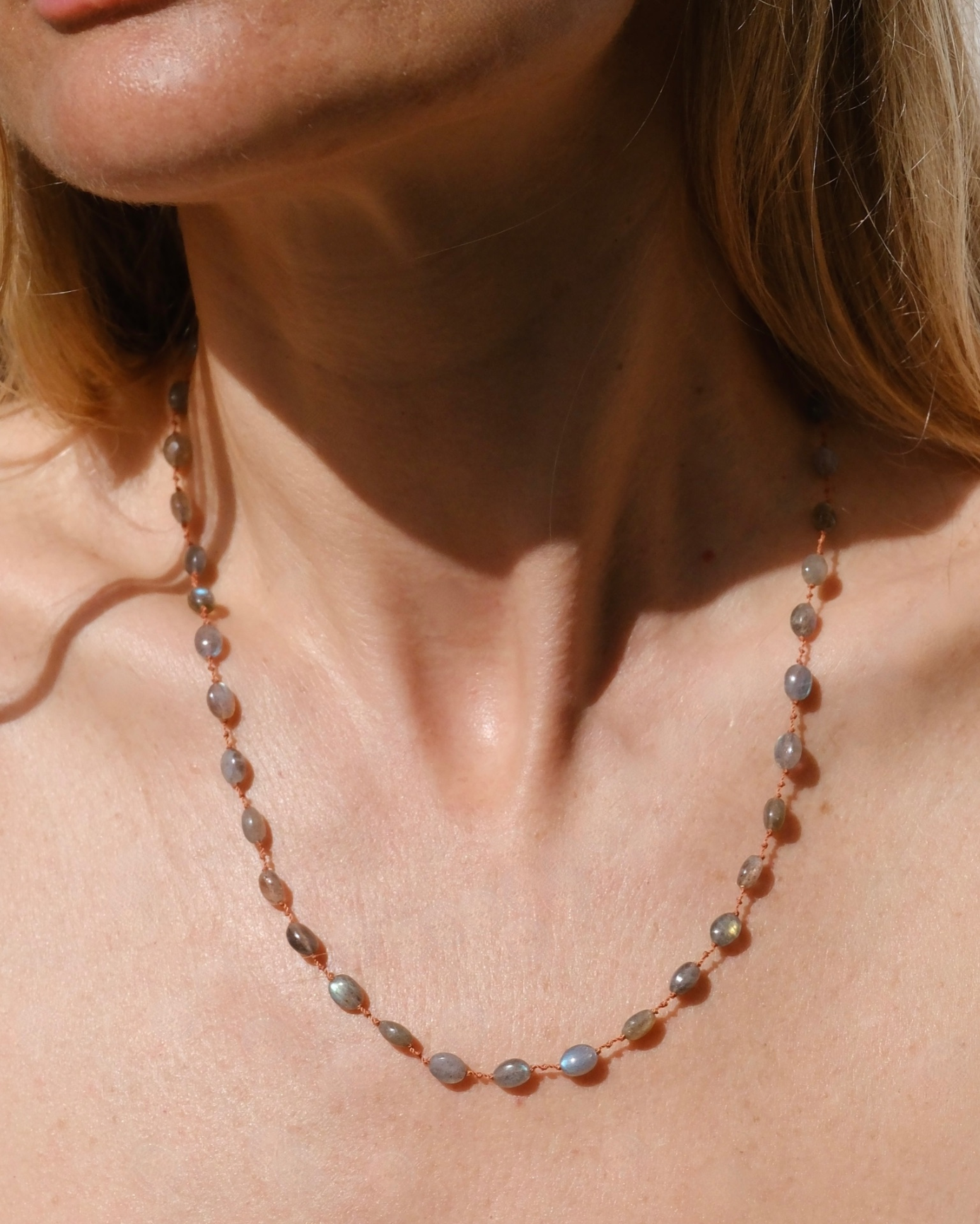 Collier en labradorite sur cordon — IVARENE Paris