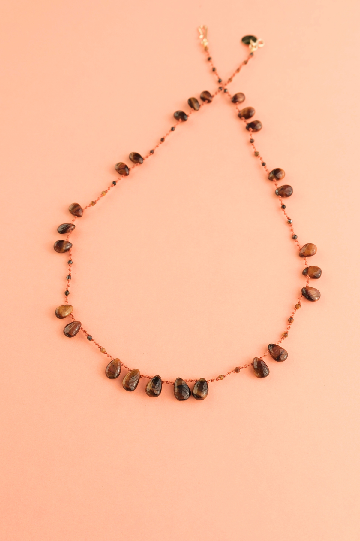 Offset Necklace in tiger's eye, another view — IVARENE Paris