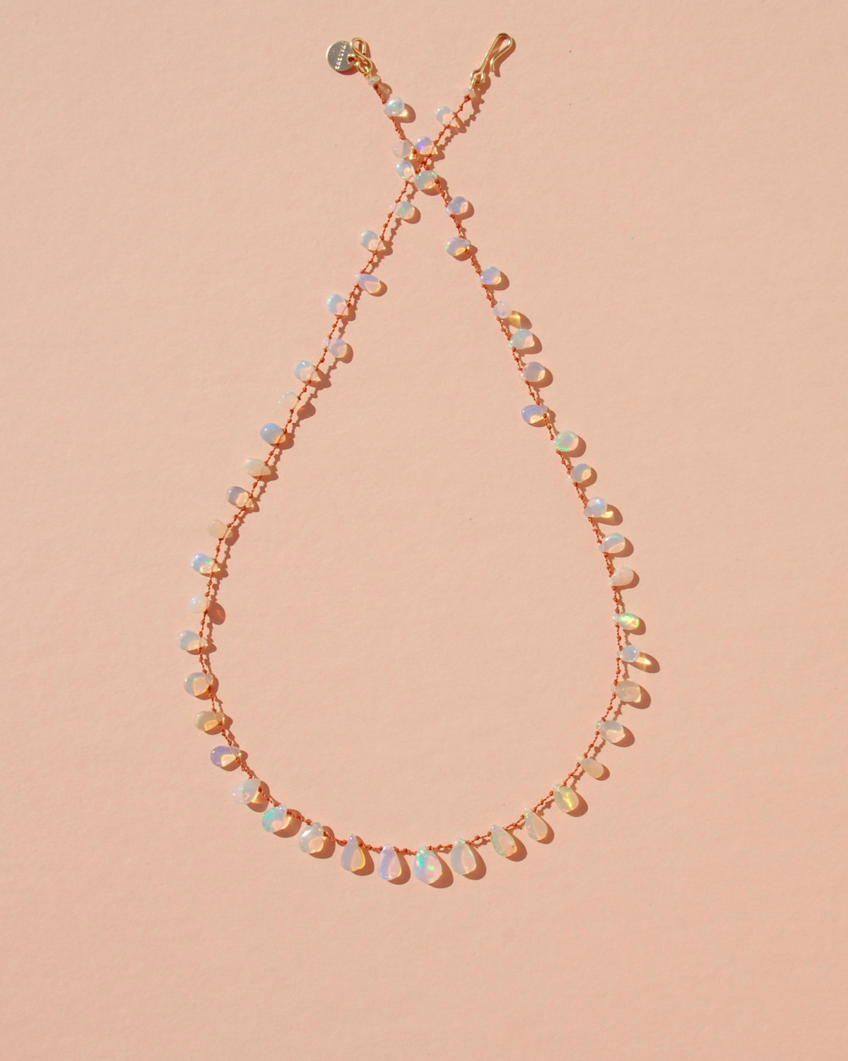 Collier en opale éthiopienne, gouttes sur cordon — IVARENE Paris