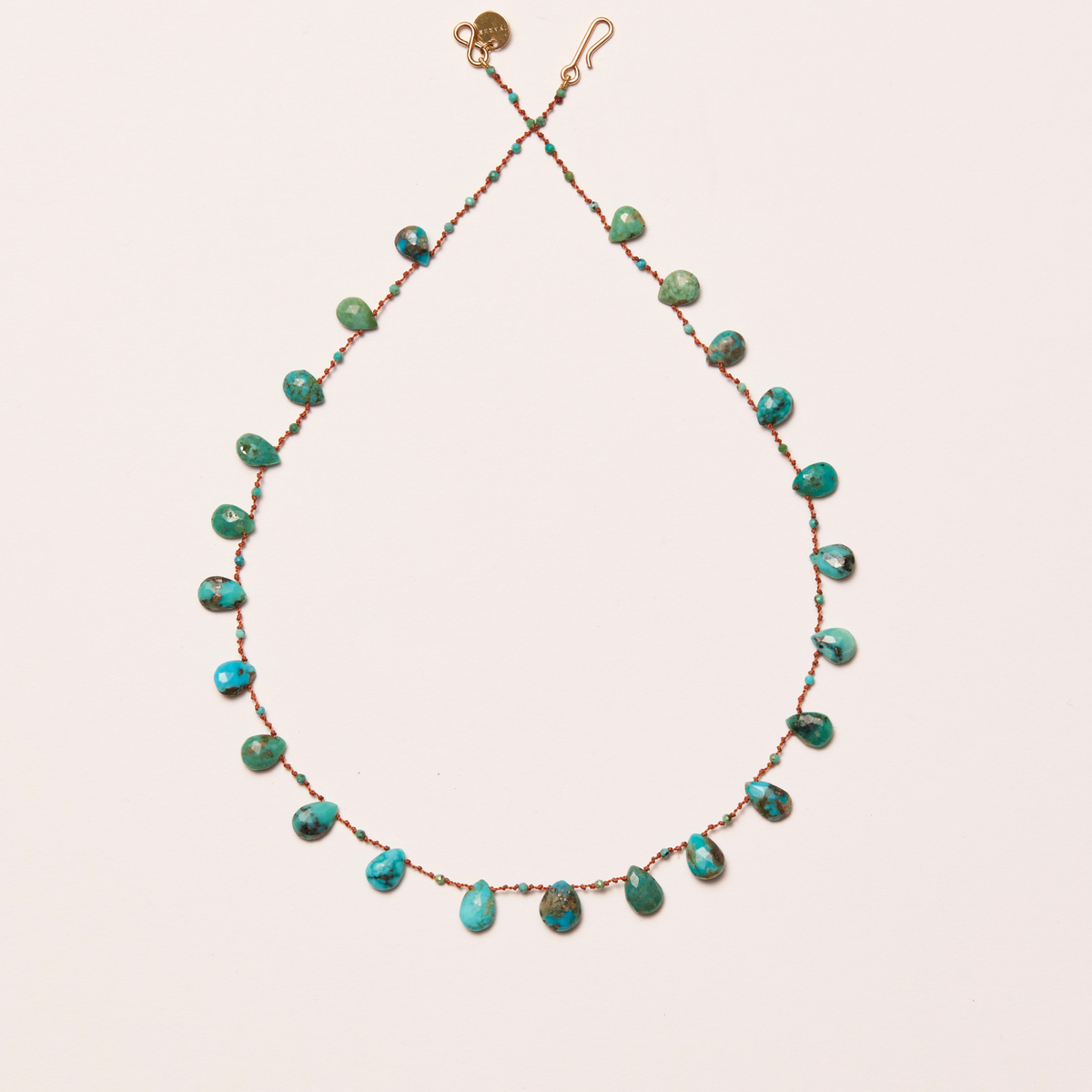 Collier ras de cou en soie tressée avec lune en abalone - Gris argenté Collier ras de cou en soie tressée avec lune en abalone - Gris argenté