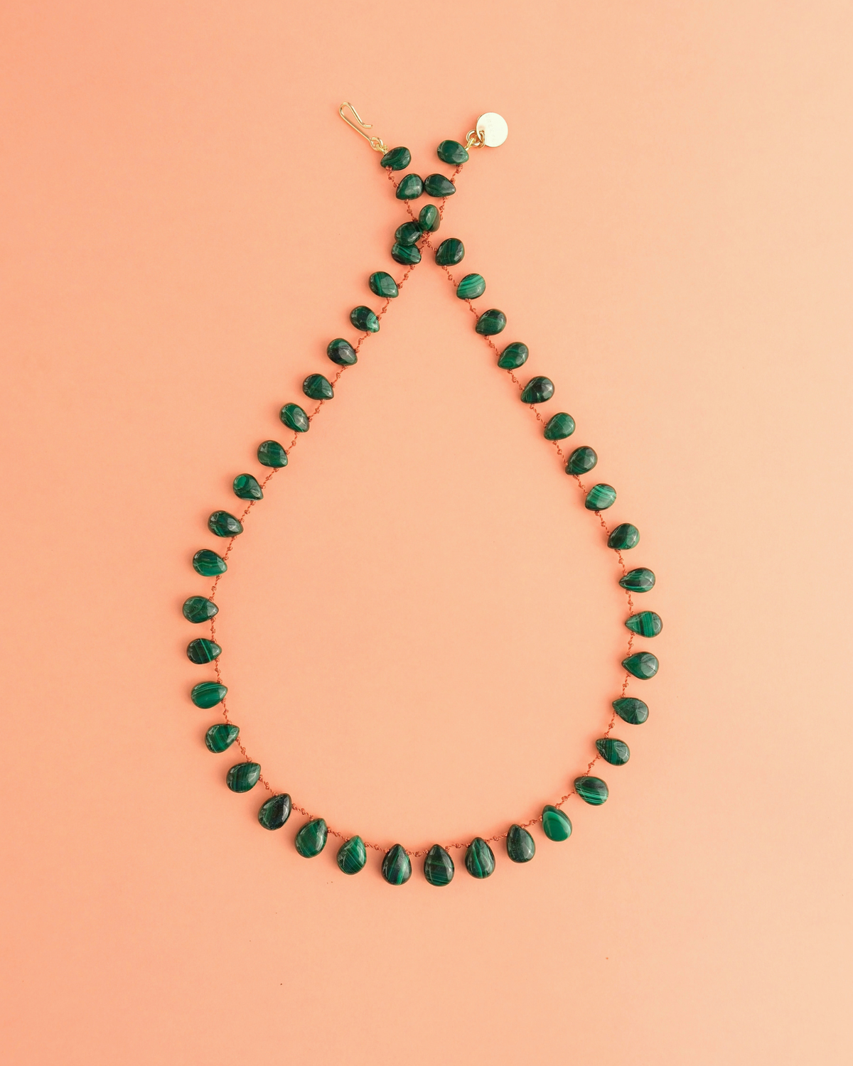 Collier Savannah en malachite sur cordon — IVARENE Paris