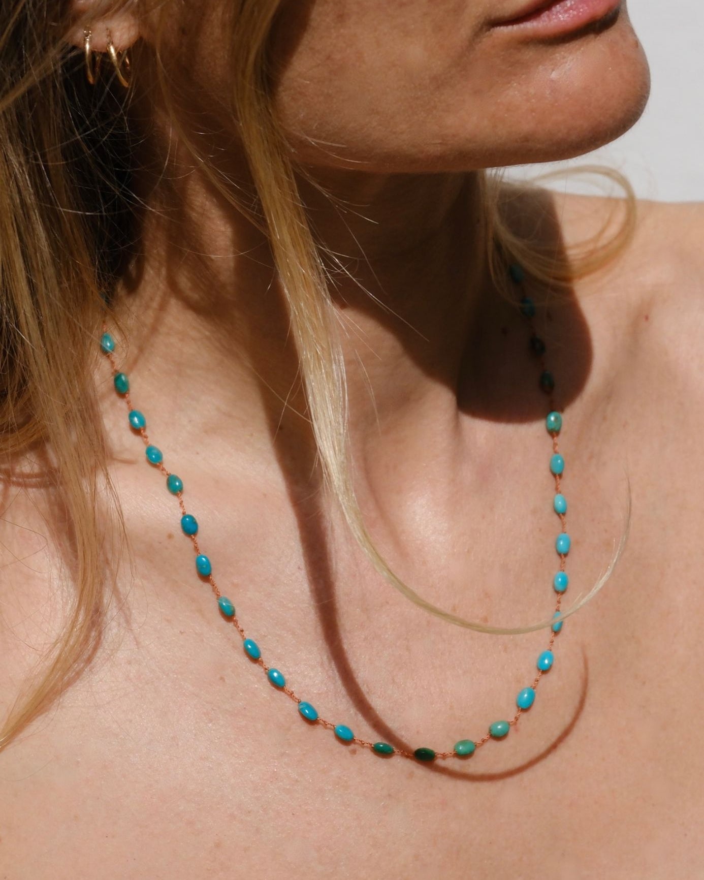 Collier en turquoise sur cordon — IVARENE Paris