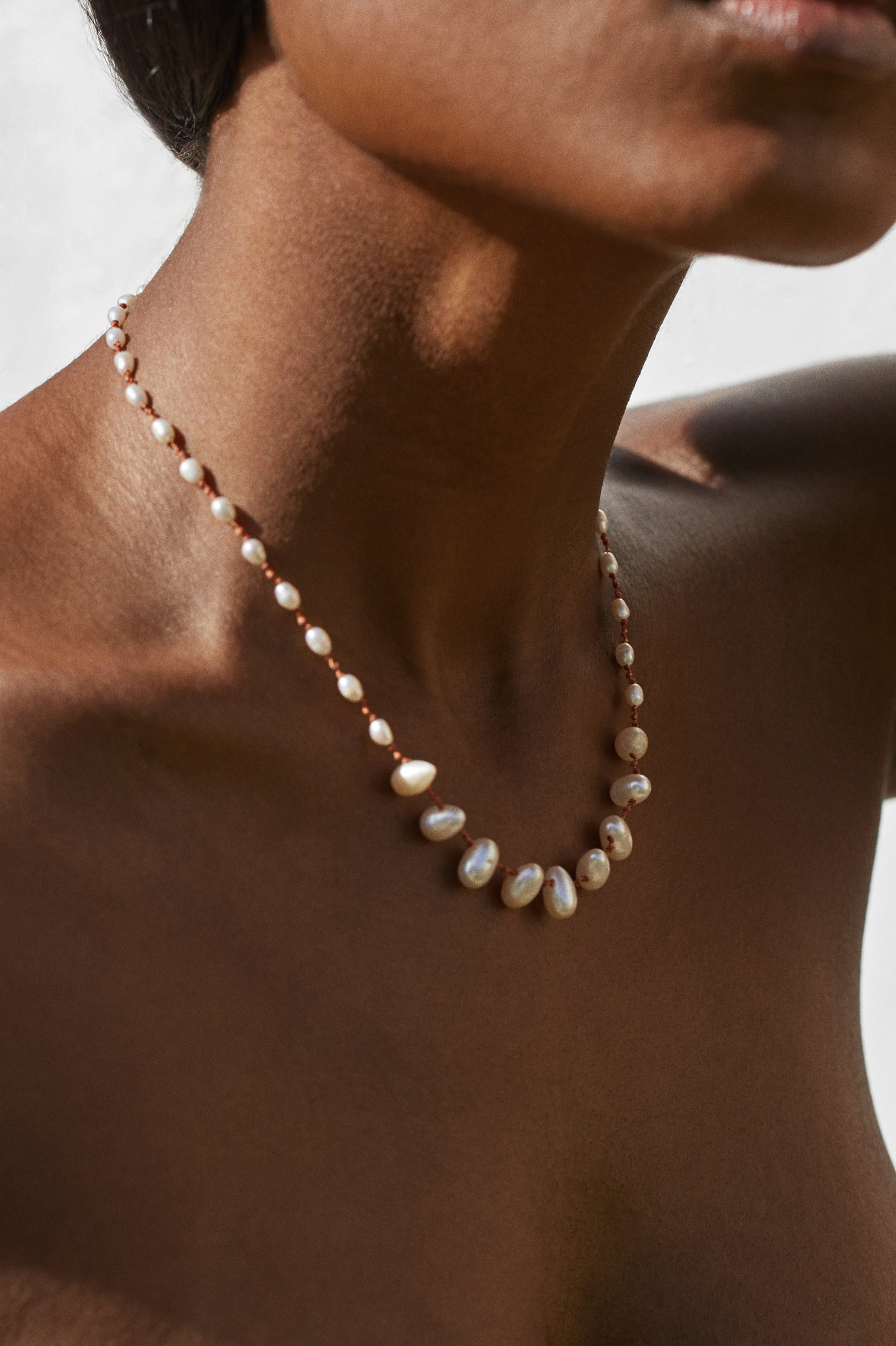 Collier 'Bird' Drops & Beads en perles blanches – bijou artisanal