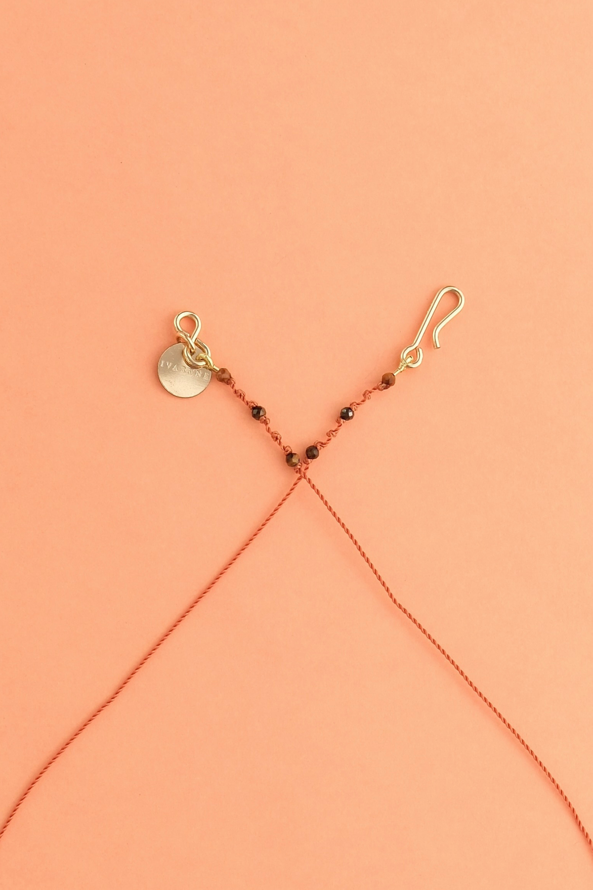 5-Drop Necklace in tiger's eye, close-up — IVARENE Paris