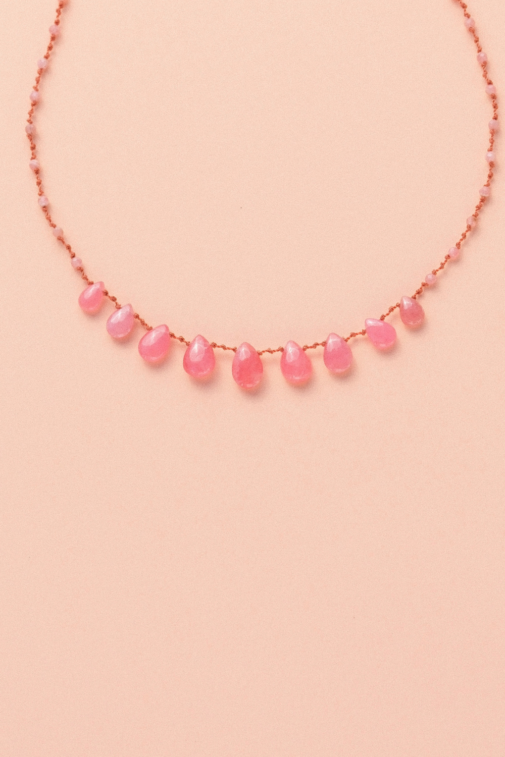 Collier en rhodocrosite sur cordon — IVARENE Paris