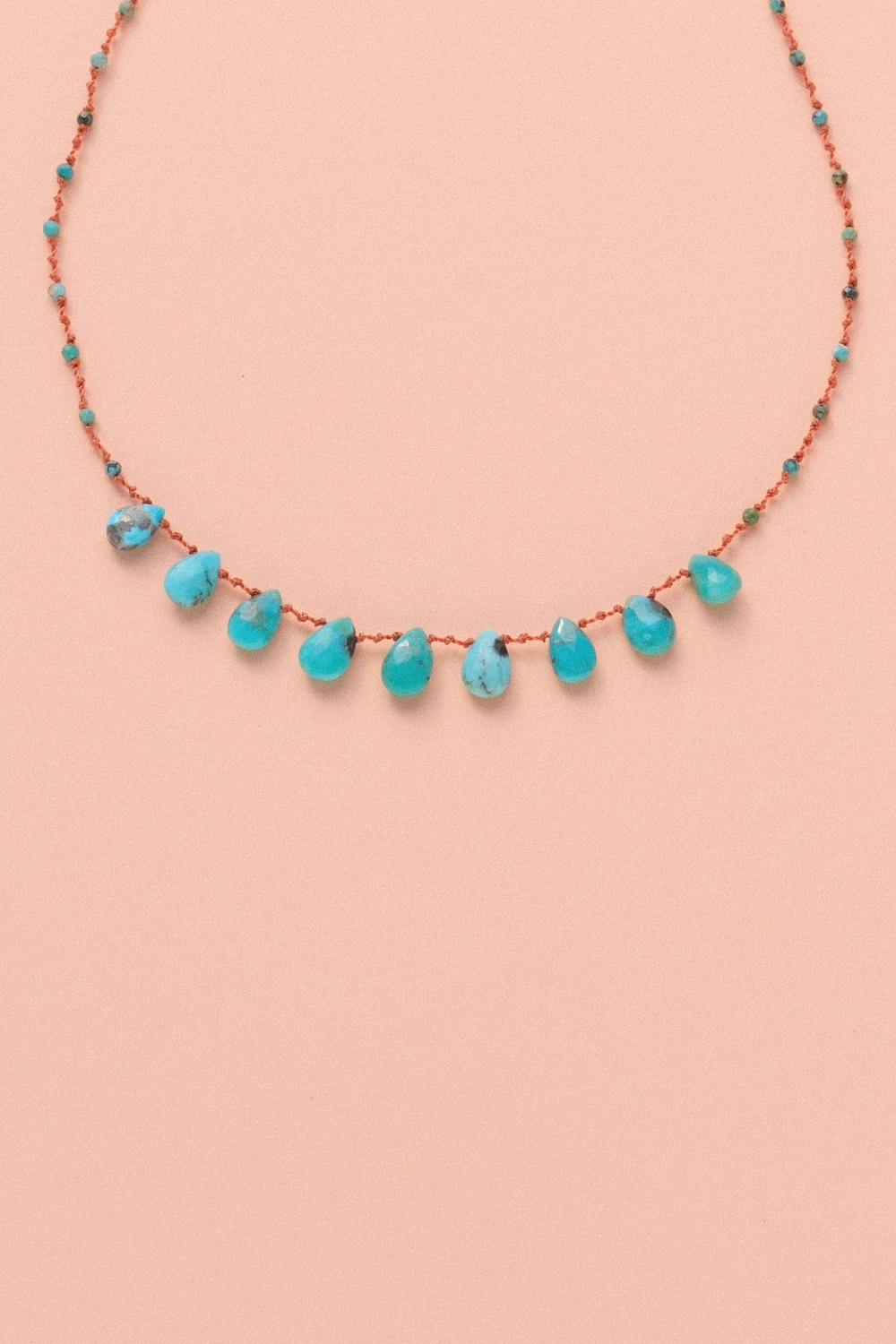 Collier en turquoise sur cordon — IVARENE Paris