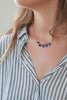 Collier 5 gouttes en lapis lazuli, vidéo du collier porté au cou — IVARENE Paris