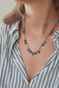 Collier Offset en malachite, vidéo du collier porté au cou — IVARENE Paris