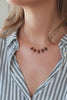 Collier 5 gouttes en œil de tigre, vidéo du collier porté au cou — IVARENE Paris