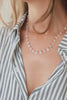 Collier Alcyona en pierre de lune facettes, vidéo du collier porté au cou — IVARENE Paris