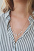Collier 9 gouttes en pierre de lune lisse, vidéo du collier porté au cou — IVARENE Paris