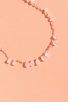 Collier Offset en pierre de lune lisse, autre vue — IVARENE Paris
